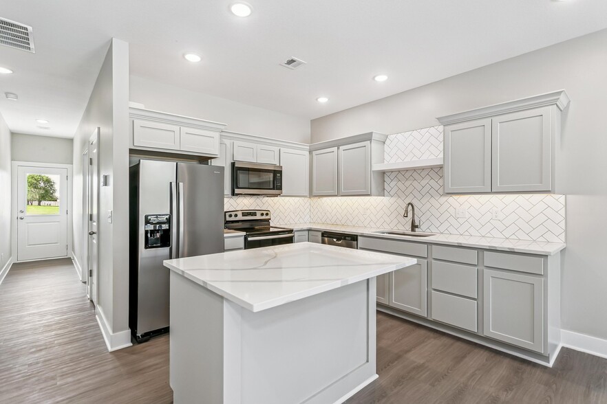 Building Photo - 105 Meadowbrook Dr