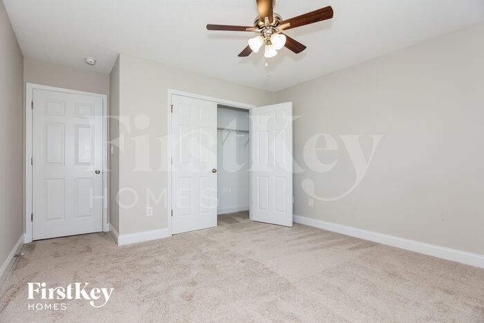 Building Photo - 5327 Oaktree Dr