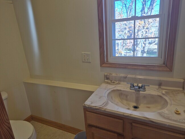 Building Photo - 621 Gypsy Ave