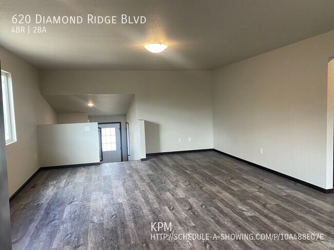 Building Photo - 4 BED | 2 BATH | DOUBLE GARAGE | RAPID VALLEY