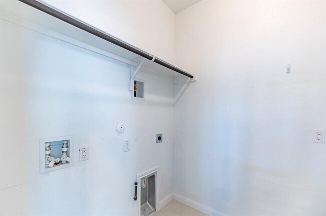 Building Photo - 117 Manatee Ln