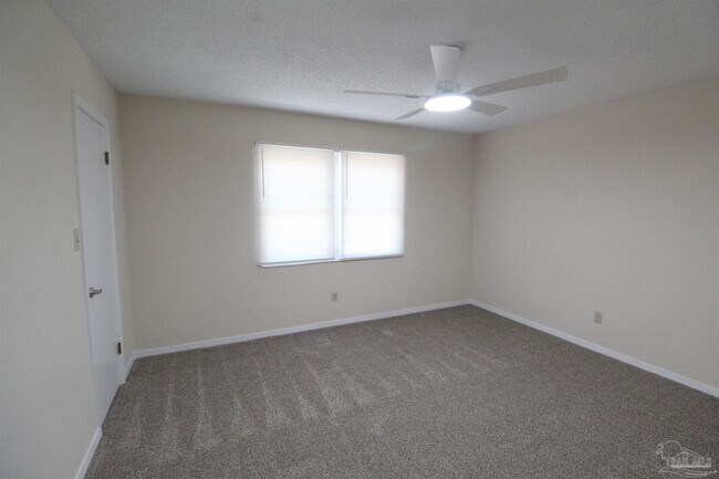 Building Photo - 9618 Sandpiper St