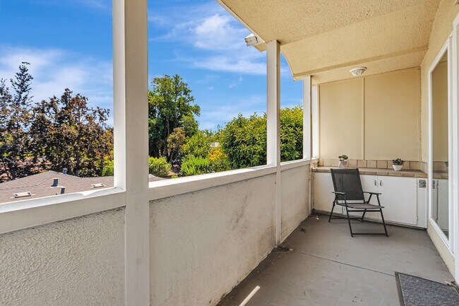 Building Photo - Top-Floor Corner Condo Near Downtown Palo Alto and Stanford