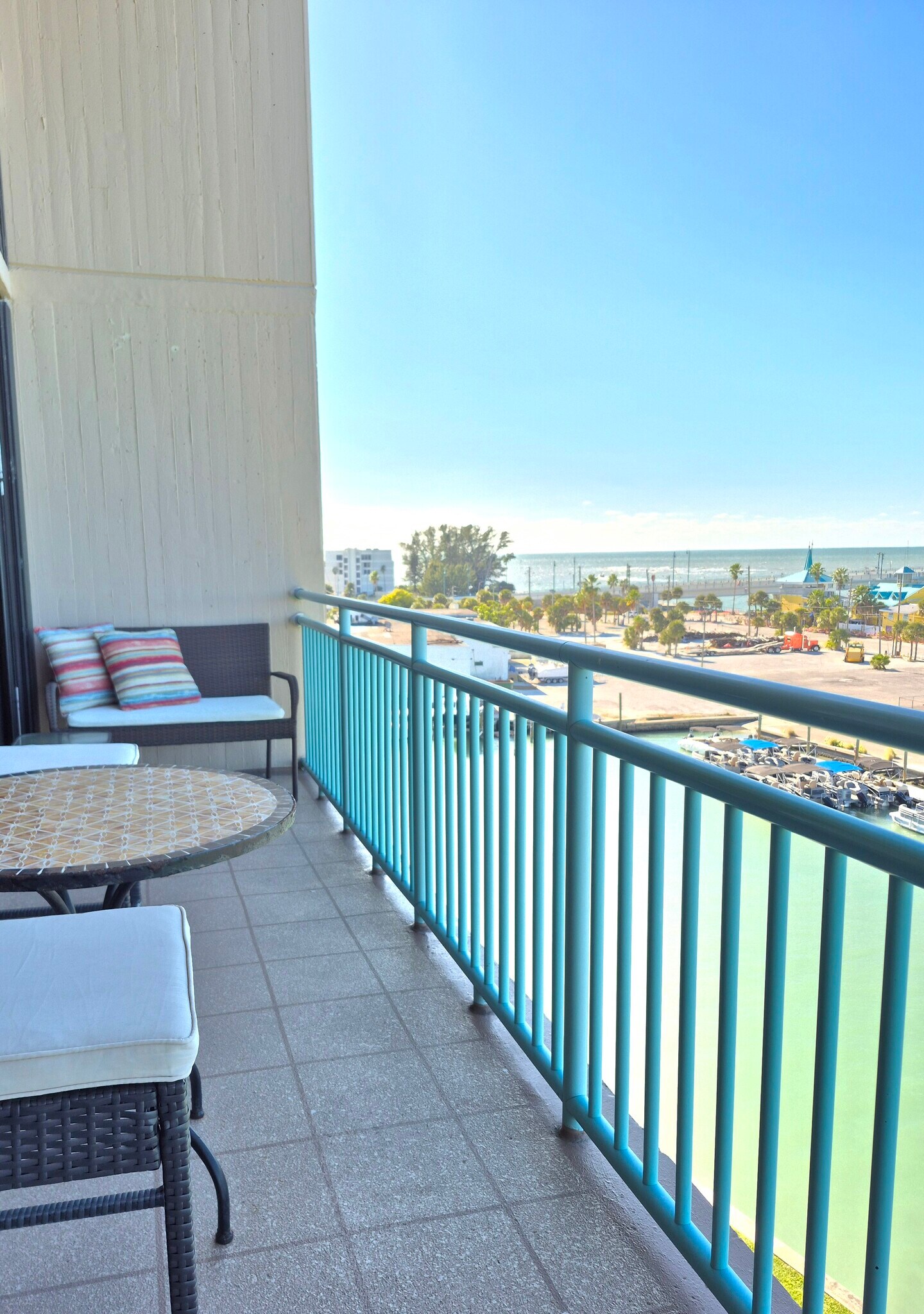 Building Photo - 1 Key Capri