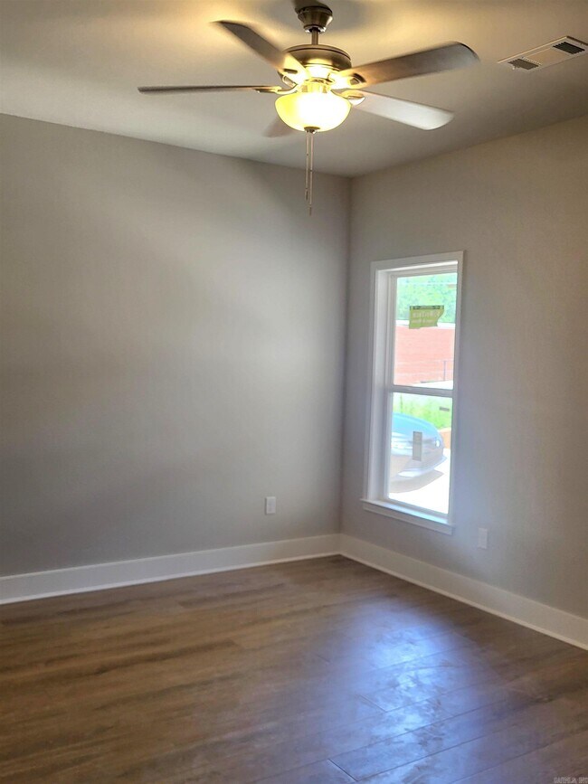 Building Photo - 1801 Aldersgate Rd