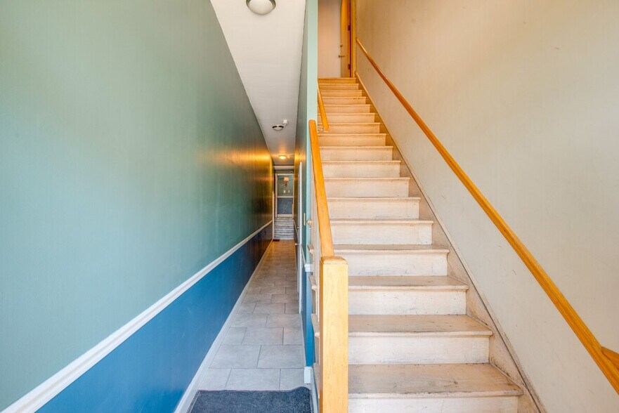 Building Photo - 8136 S Kedzie Ave