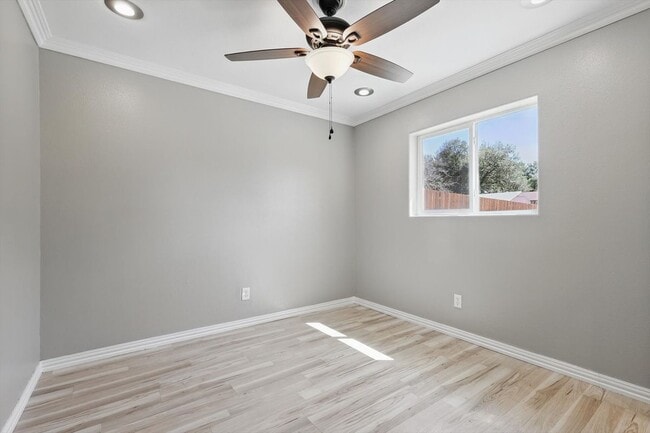 Building Photo - 422 Clover Ln