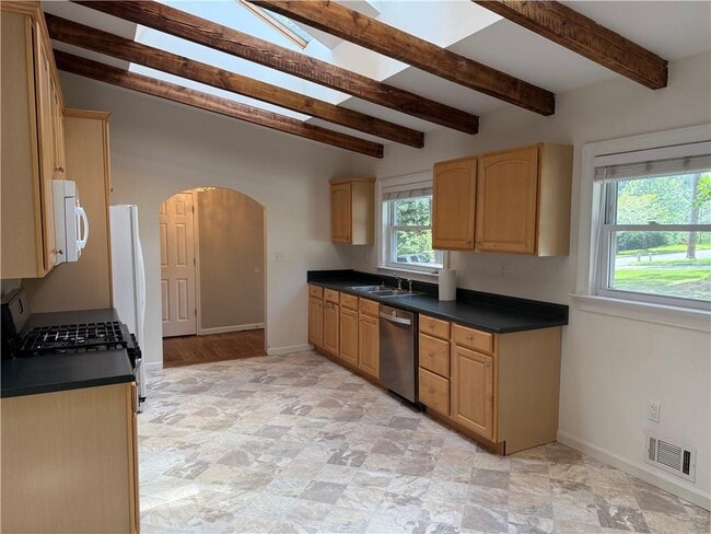 Building Photo - 3544 Raymond Dr