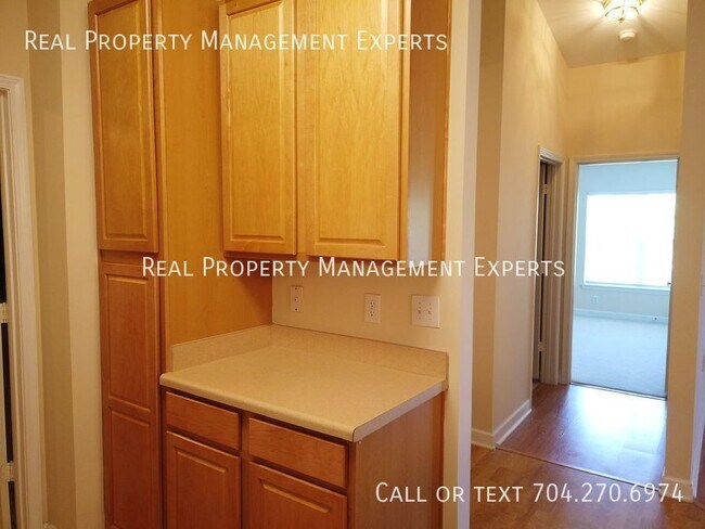 Building Photo - 10657 Hill Point Ct