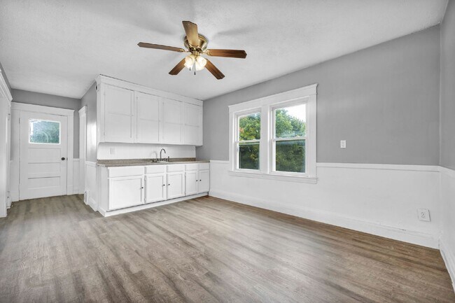 Building Photo - Newly renovated 4 bedroom HALF OFF MAY RENT