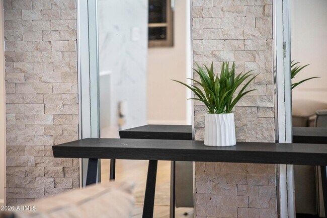 Building Photo - 6834 N 72nd Pl