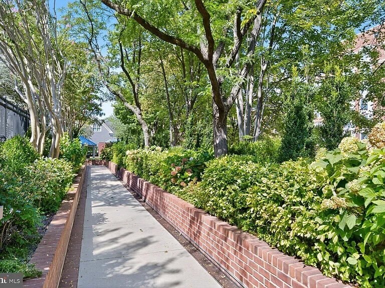 Courtyard - 7500 Woodmont Ave