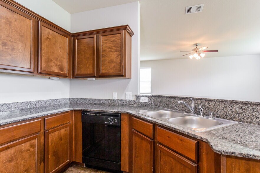 Building Photo - 23630 Maple View Dr