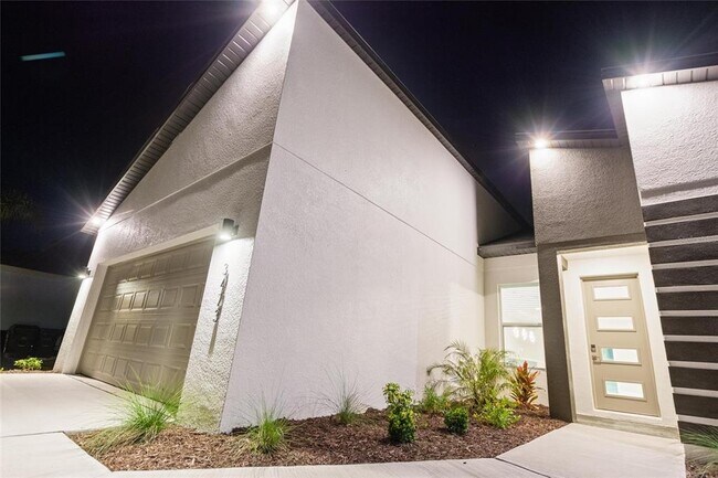 Building Photo - 3473 S San Mateo Dr