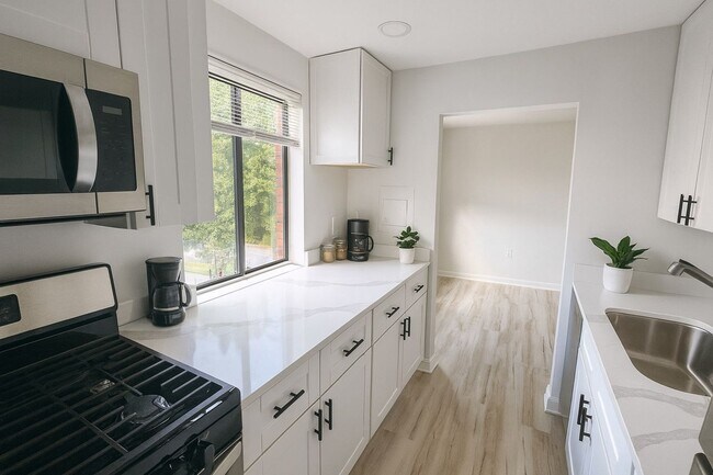 Building Photo - 3 Bed 1 Bath SW DC