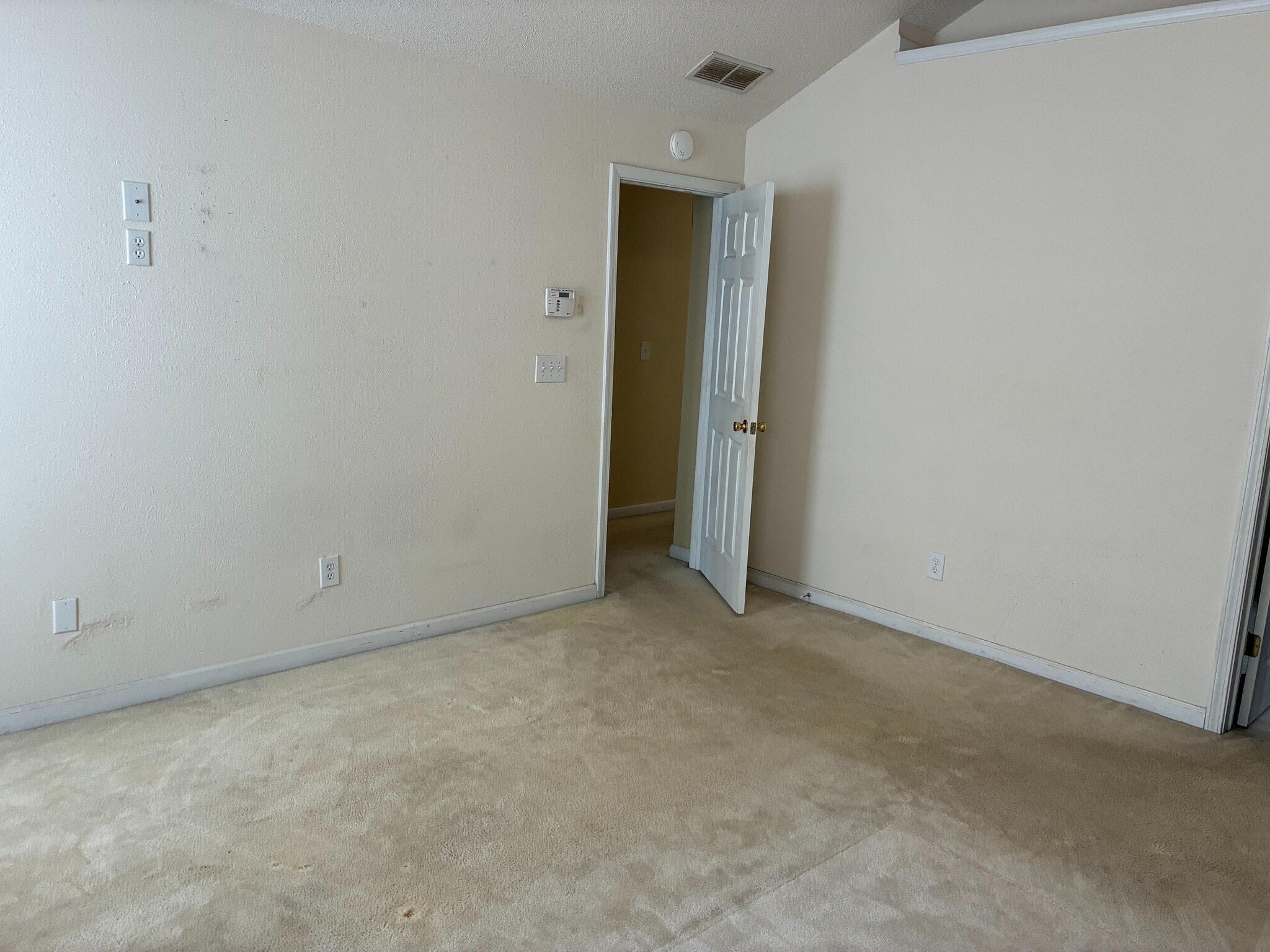 Building Photo - Room in House on Klondike River Rd