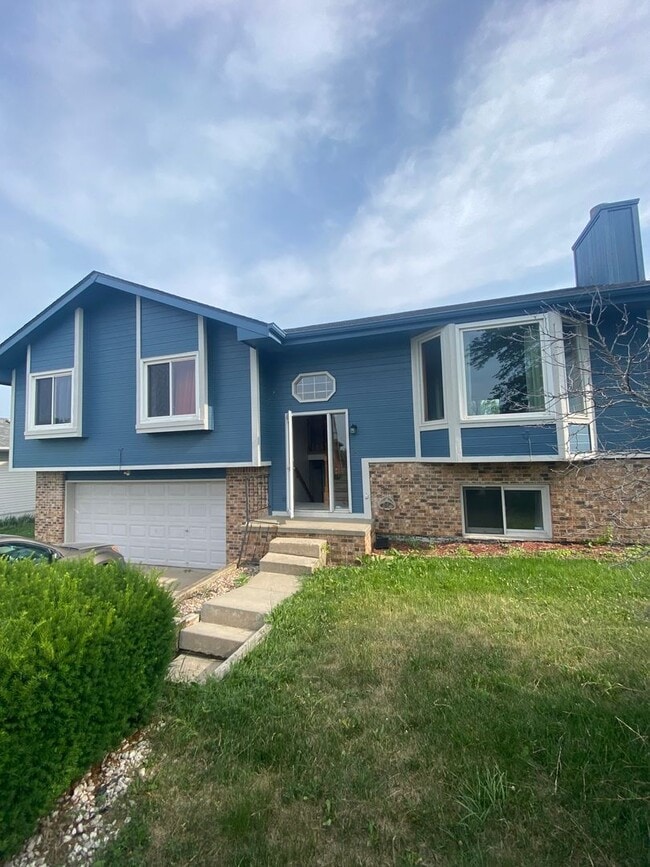 Building Photo - 4-Bedroom Plattsmouth Home with Lake Access!!
