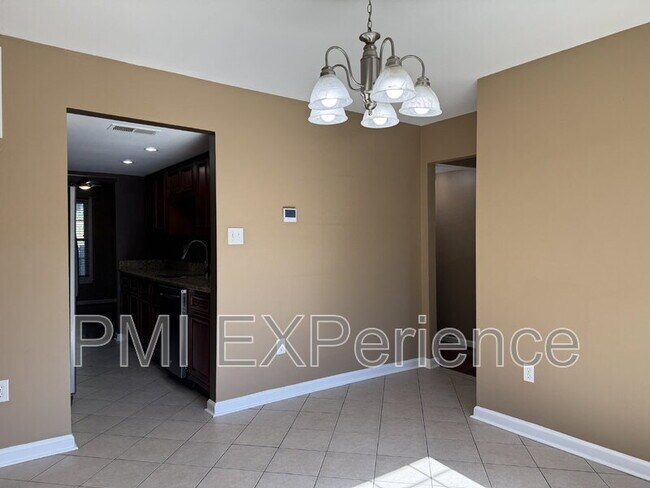 Building Photo - 2067 Chadwick Terrace