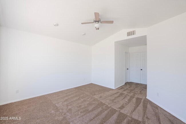 Building Photo - 413 S Sunrise Dr