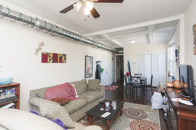 Building Photo - 1900 N Western Ave