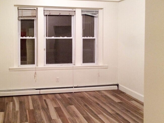 Building Photo - ALLSTON 4 BED/2 BATH ON CHESTER ST - LAUNDRY IN UNIT