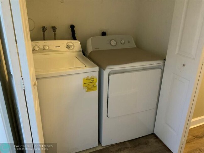 Building Photo - 15603 SW 41st St