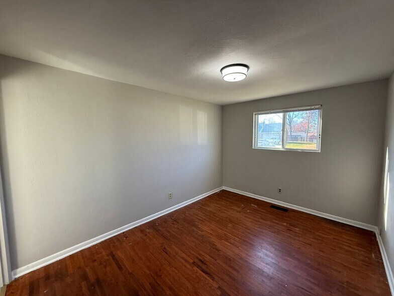 Building Photo - 4918 Dwight Dr