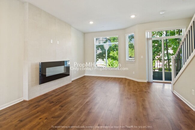Building Photo - 441 NE Tork Pl