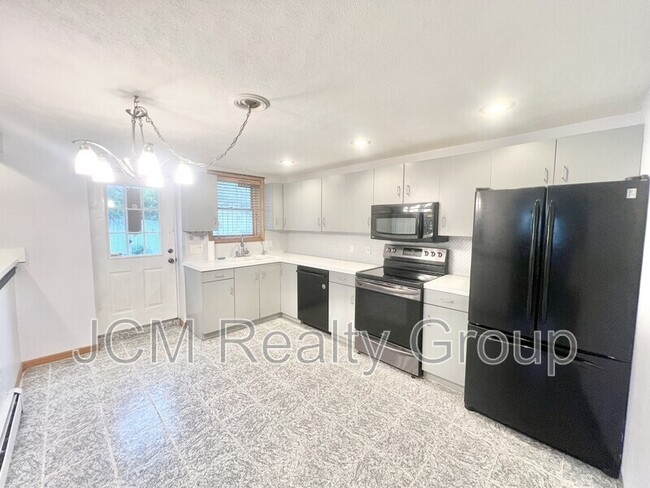 Primary Photo - 120 Savage St