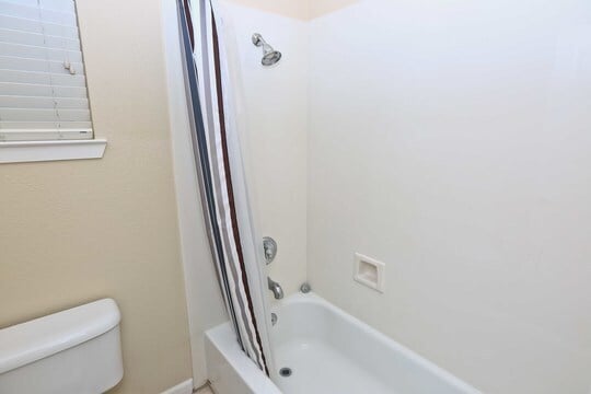 Building Photo - 444 Chestnut St,Brentwood