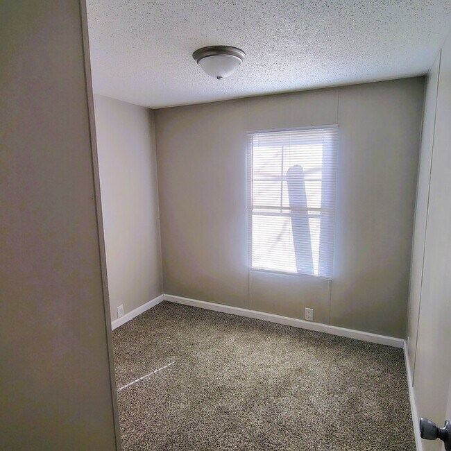 Building Photo - Home For Rent