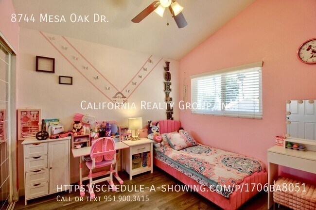Building Photo - 8744 Mesa Oak Dr