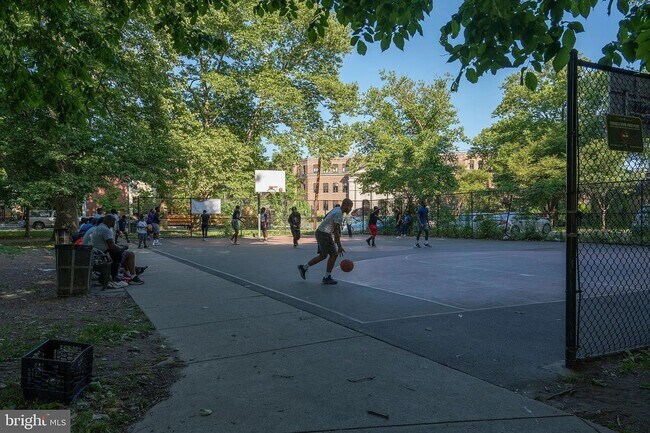 Building Photo - 5608 Florence Ave