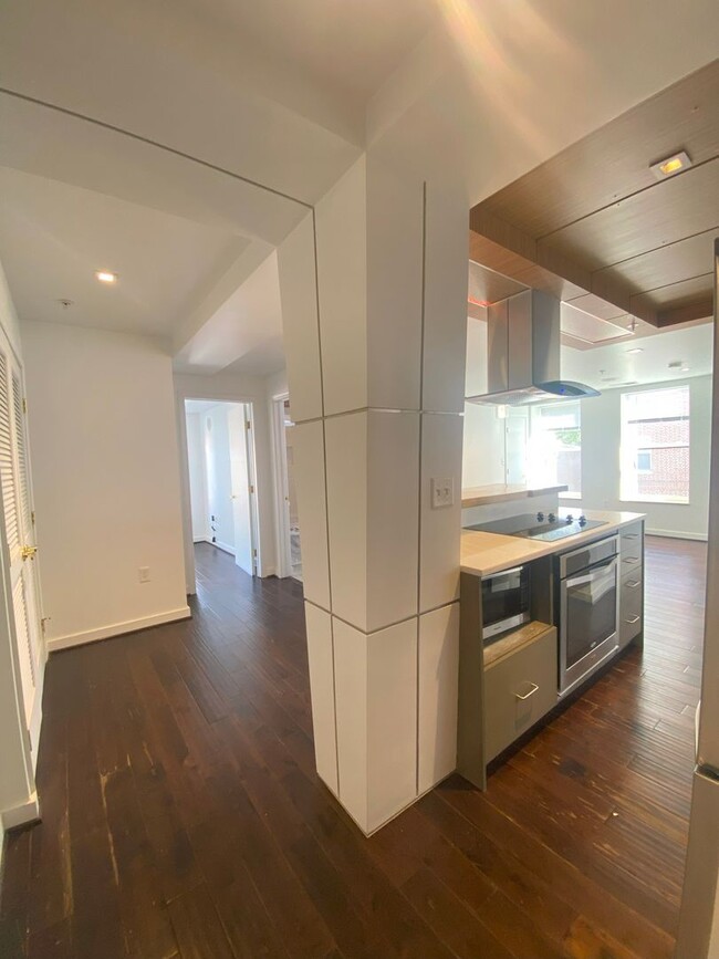 Building Photo - Modern 2 Bedroom in Adams Morgan!