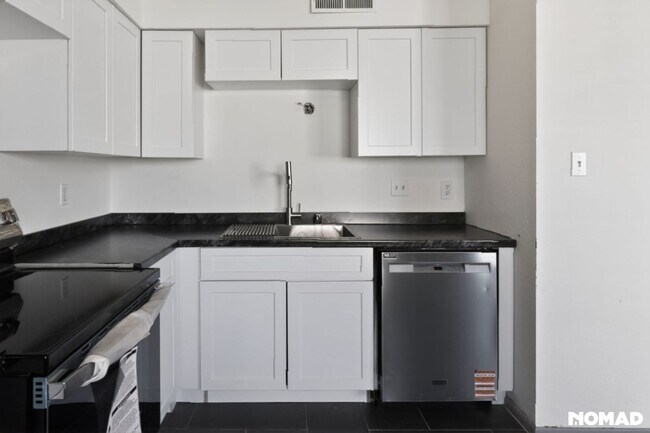 Building Photo - Charming 2BR 4plex in Albuquerque