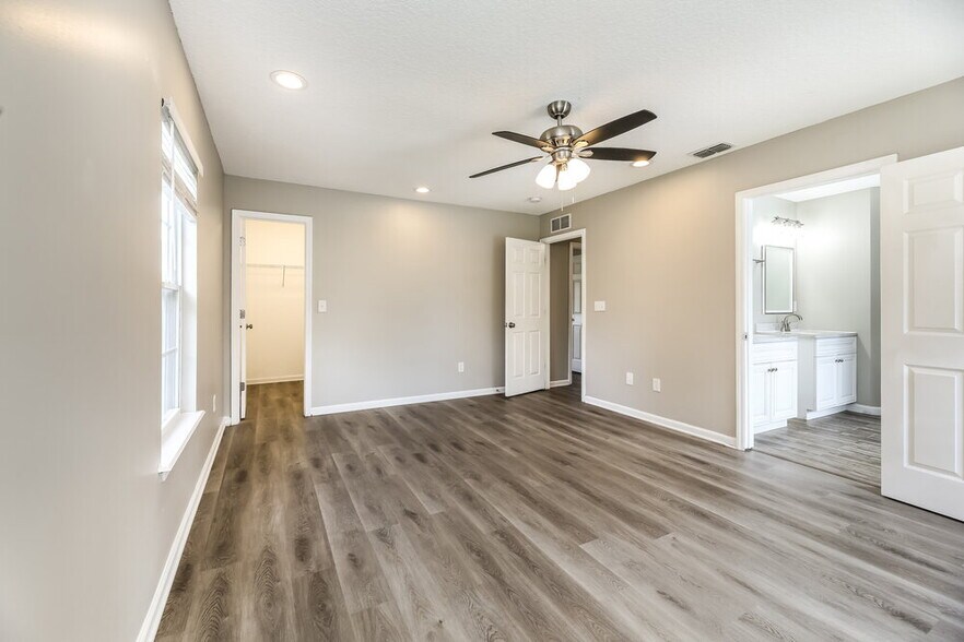 Building Photo - 7053 Civic Club Dr