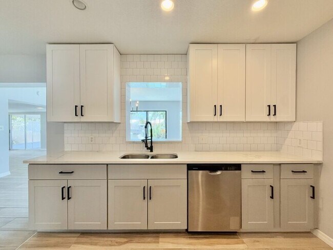 Building Photo - 8718 Thornwood Ln