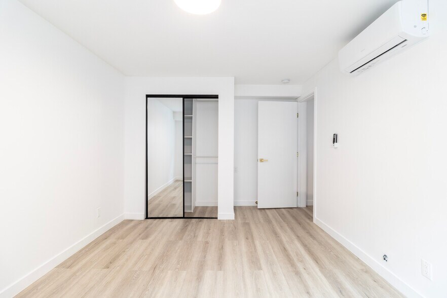 Building Photo - 950 Havenhurst Dr