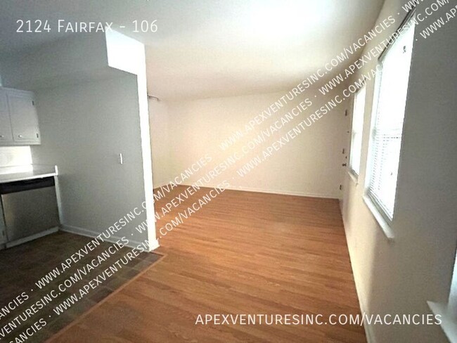 Building Photo - Nice 1 Bedroom, 1 Bath, one-level condo cl...