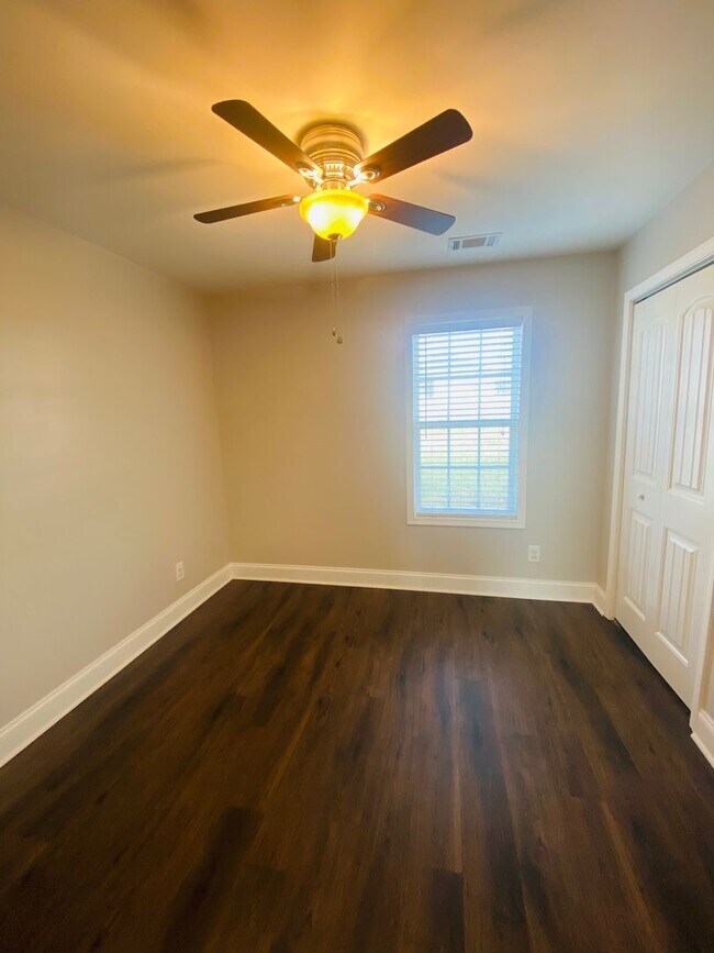 Building Photo - 106 Gayla Ct