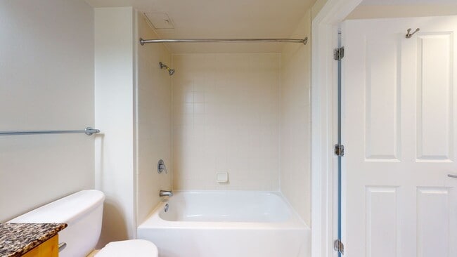 Building Photo - Chinatown 2 Bedroom 2 Bathroom In Amazing Centralized Building-Amenities Galore! Pets Welcomed!