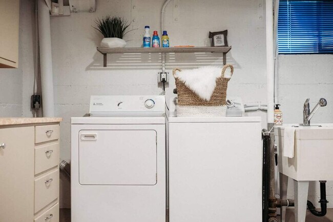 Building Photo - 4401 NW Columbia St