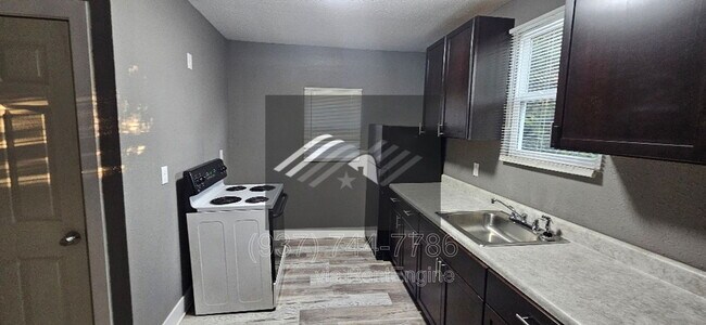 Building Photo - 425 Brooklyn Ave