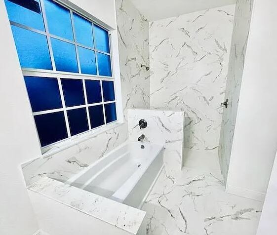 Building Photo - 579 SW Paar Dr