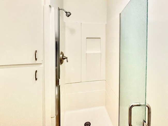 Building Photo - Oxnard | Welcome to the Pearl of Oxnard Du...
