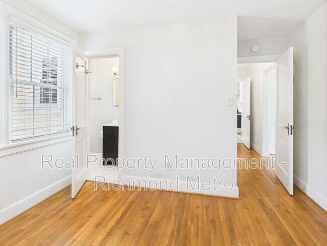 Building Photo - 1101 Normandy Dr