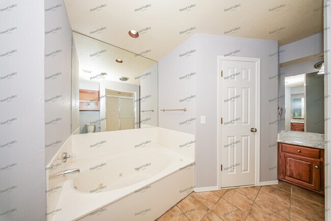 Building Photo - 1708 Yosemite Pl