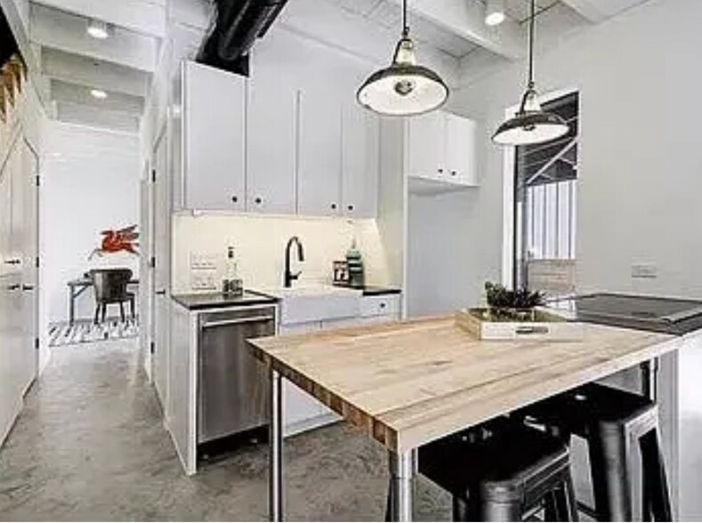 Building Photo - 1006 Cardinal Ln