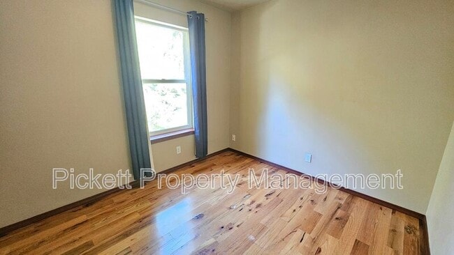 Building Photo - 1330 Corbet Dr