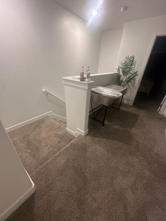 Building Photo - Townhome in Long Valley!